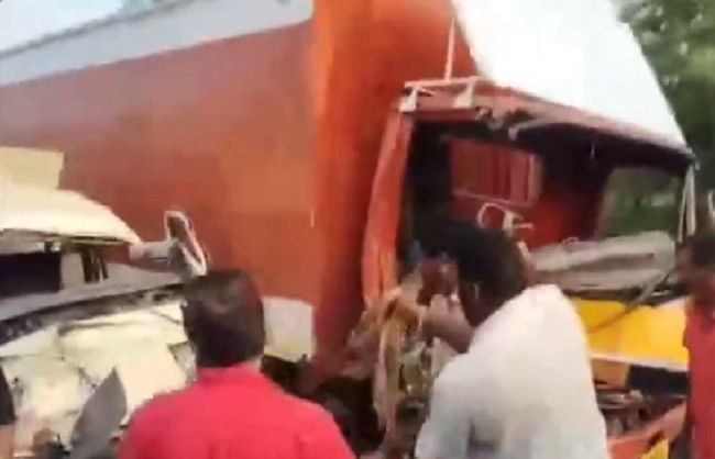 Terrible accident in truck and lorry collision Andhra Pradesh