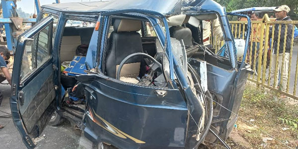 Road accident in uluberia 4 injured