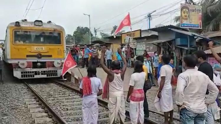 rail strike in North 24 parganas habra