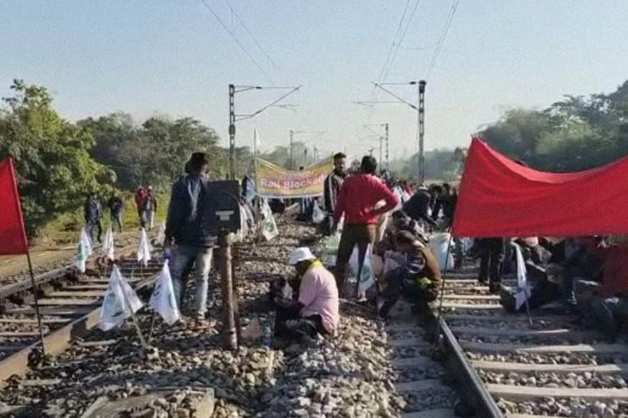 KPP rail rolko in jalpaiguri rail service disrupted