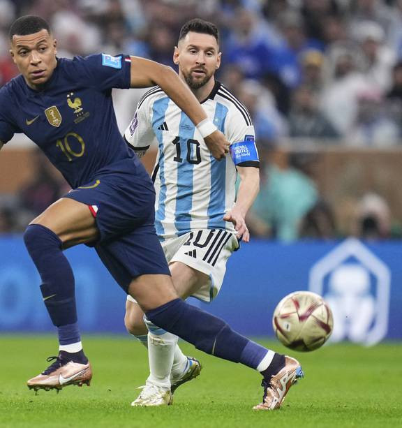 Updates of final between Argentina and France