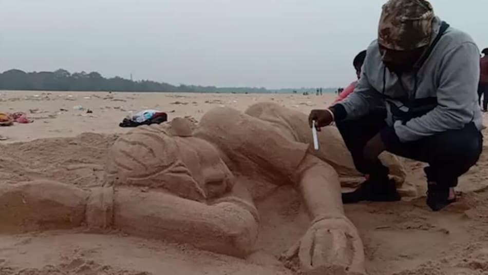 Jibanananda's 'Sand Art' in Durgapur Damodar River Sand