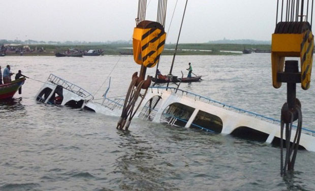 boat capsized in bay of bengal 17 rescued