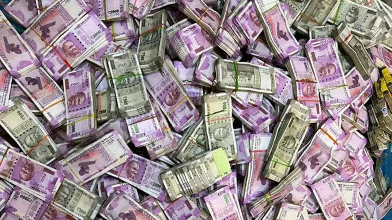 Huge cash recovered by ED in ballygunge