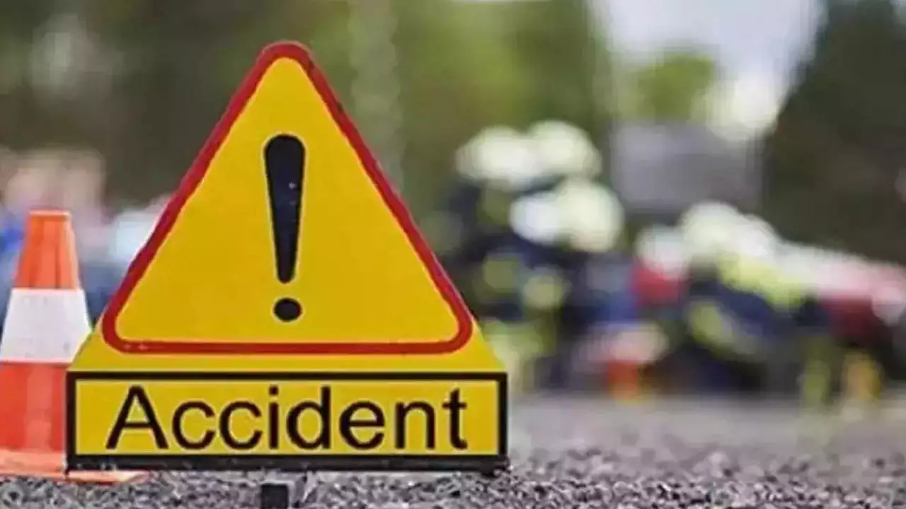 Road accident kills 3 in howrah