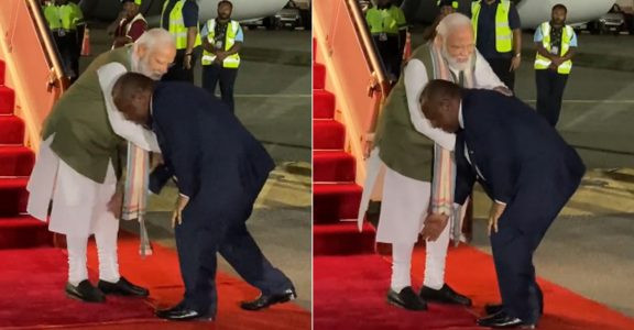 Papua New Guinea's Pm touched Narendra Modi's feet to show an unique respect (Symbolic Picture)