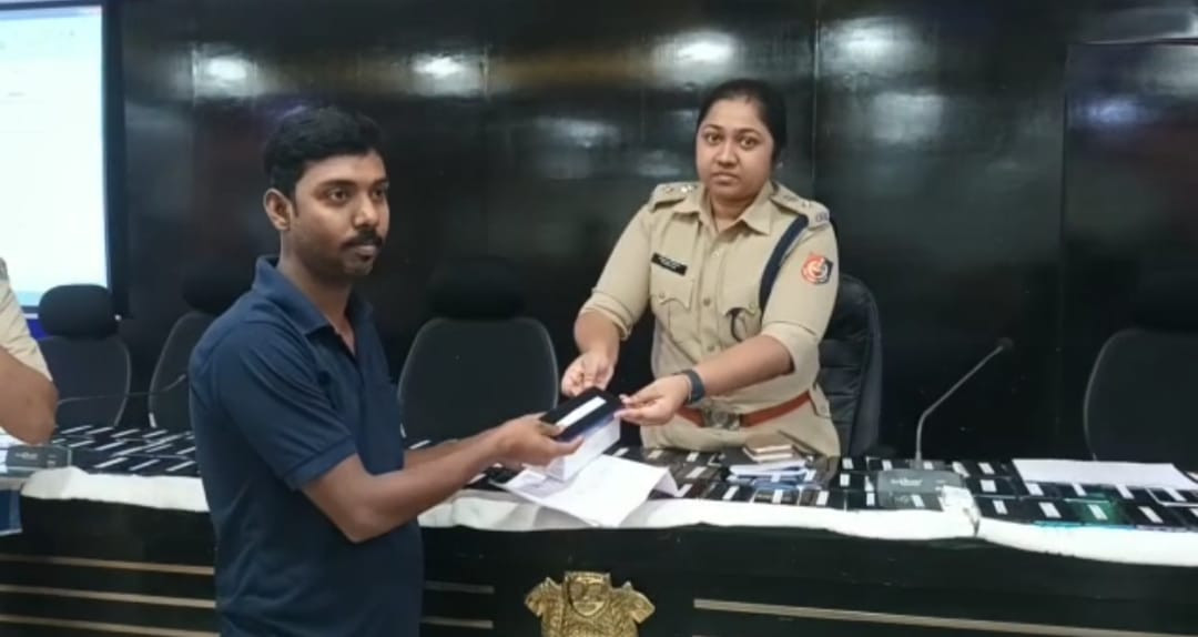 rishna Nagar Police District recovered the lost mobile phone