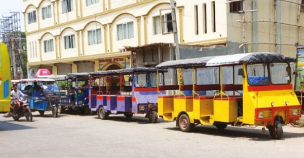 3 wheeler toto looks like mini bus (File Picture)