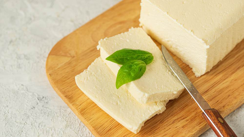 How to keep cheese fresh for a long time?