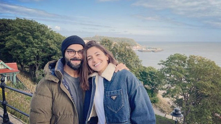 Anushka is spending a holiday with her family on the streets of London