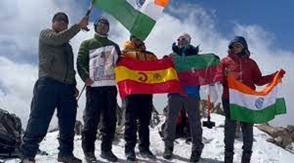 Five Bengalis conquered the peak of Mount Uchitel in Kyrgyzstan