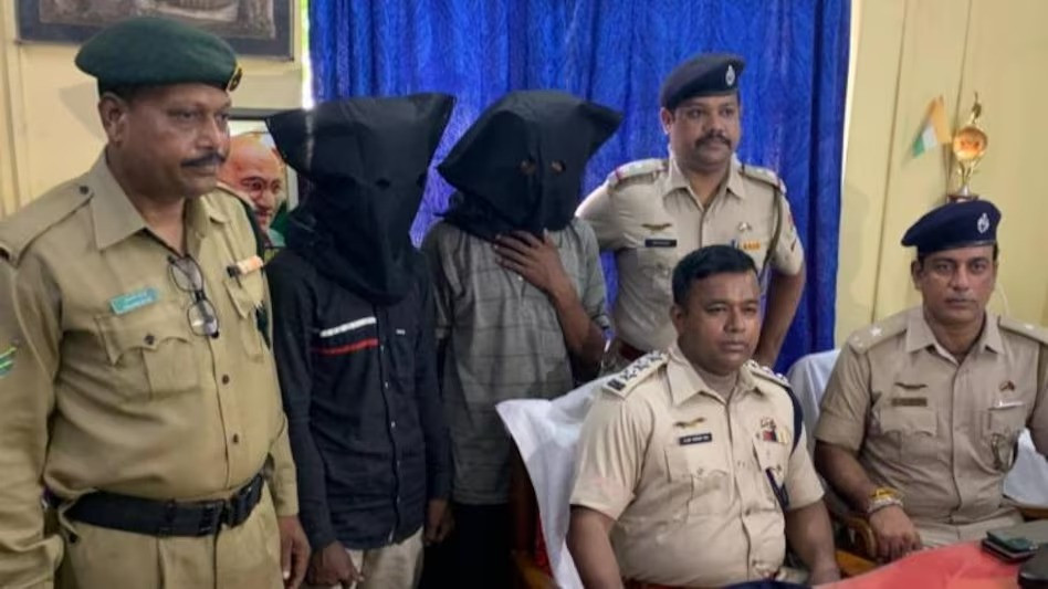 The mob arrested the terror-causing thief and handed him over to the Kailasahar police station.