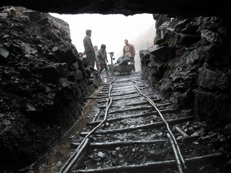 coal mine fire in southern China