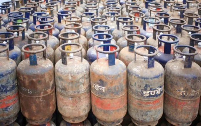 Reduced Price of commercial LPG (Symbolic Picture)