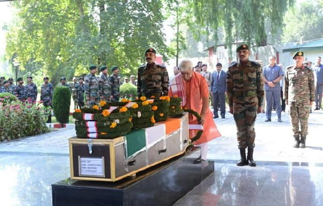 Lieutenant Governor paid tribute to Shaheed Sena Pradeep Singh in Anantnag encounter