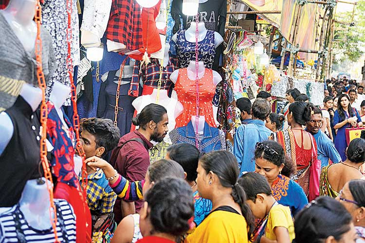 Durga Puja Shopping  (Symbolic Picture)