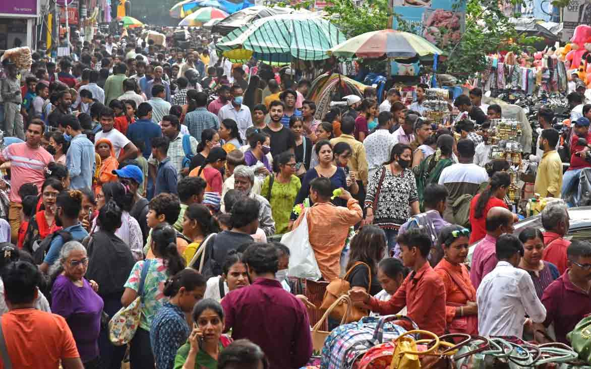 Durga Puja shopping (DSymbolic Picture)