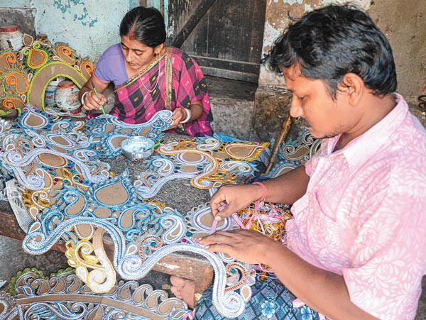 Durga puja special saaj now loosing its demand