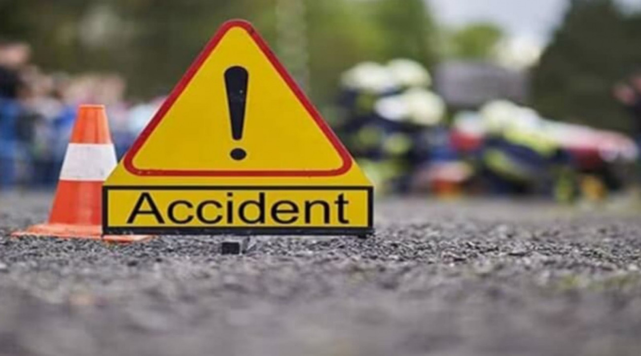 Five dead in Tamil Nadu's Thirupattur district when a bus collided with a car