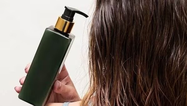 Using oil for hair nutrients (File Picture)