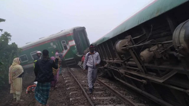 Dhaka-bound Mohanganj Express derailed