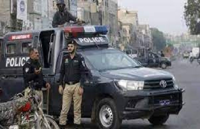 Militants target police in Pakistan, 2 killed in suicide attack