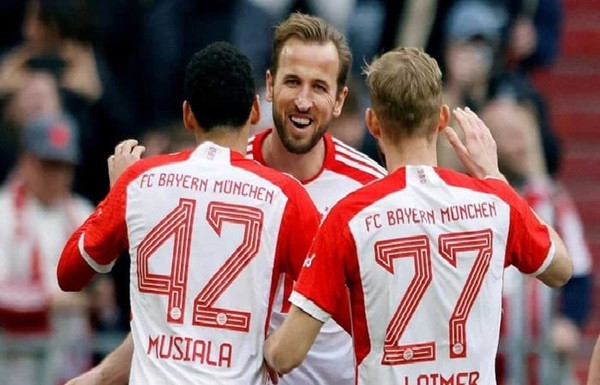 Harry Kane scores a hat-trick as Bayern win by a huge margin against Mainz