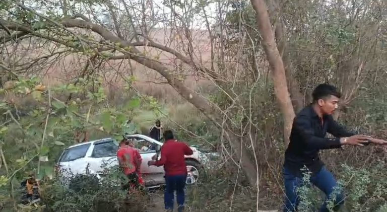 7 people died in a collision between a car and a tractor in Bihar's Khagaria,