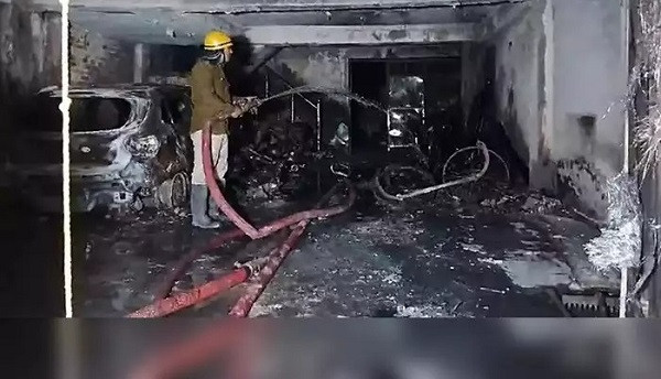 Fire Incident Today Near Kolkata E M Bypass