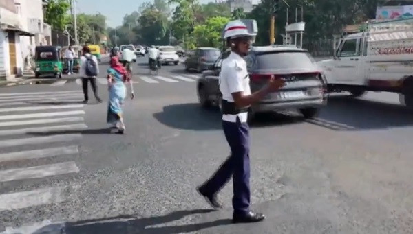 AC helmet is using Vadodra traffic police