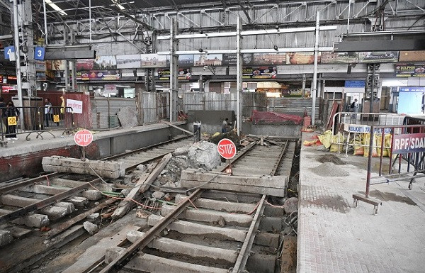 The work on platform number 1 to 5 of Sealdah is going on in full swing