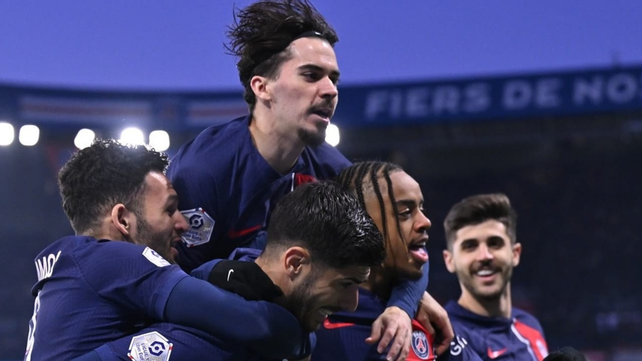 PSG close to title after defeating Lyon