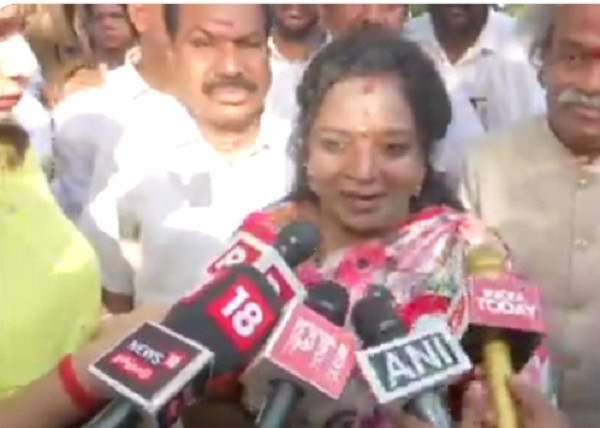 BJP candidate tamil sai cast her vote