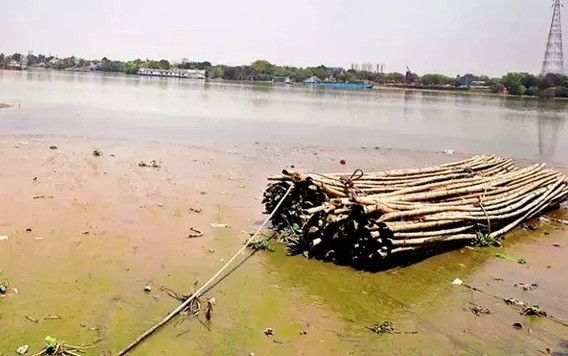 The water level in the Ganges is going down!