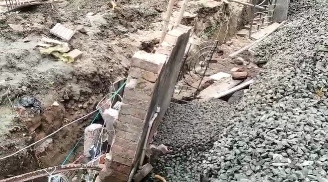 Part of a collapsed under-construction house in Hooghly