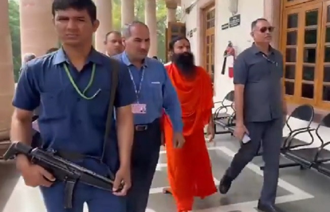 Ramdev agrees to apologize publicly in Patanjali case