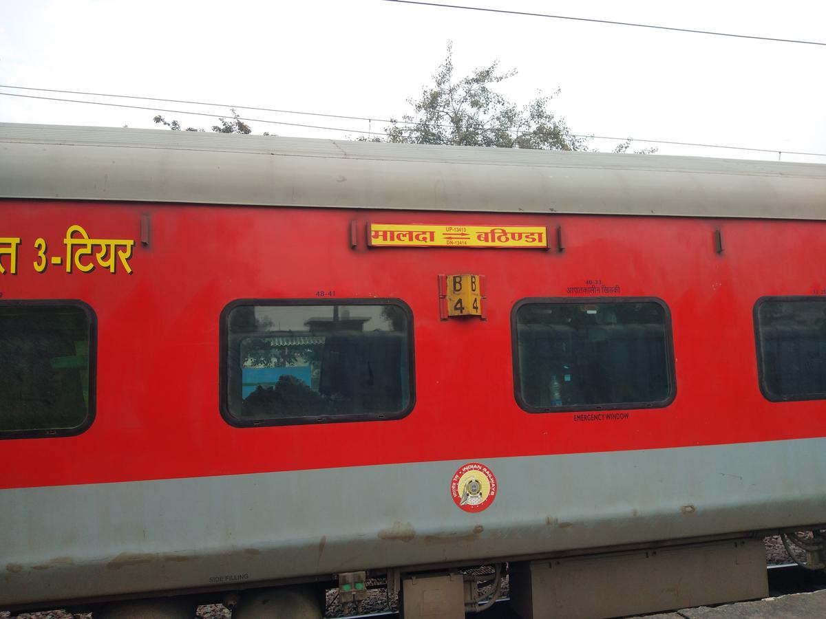 Delhi-bound Farakka Express runs from Balurghat