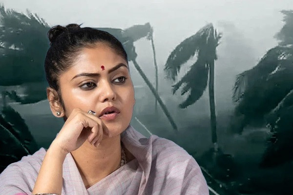A branch broke in front of Sayani Ghosh's car in the storm!