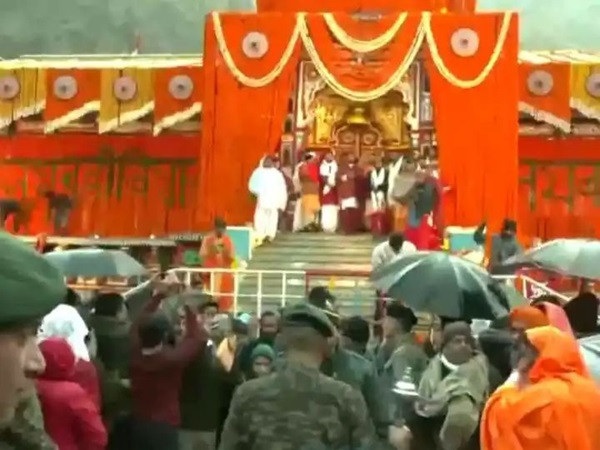 Chief Minister Pushkar Singh Dhami welcomed the devotees at Badrinath temple