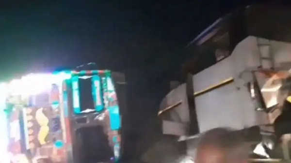 Truck over the bus, 11 dead, at least 10 injured