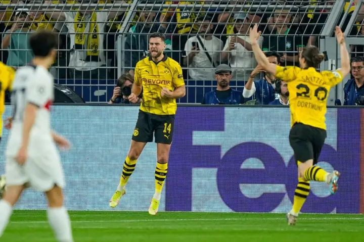 Borussia Dortmund beat PSG at home