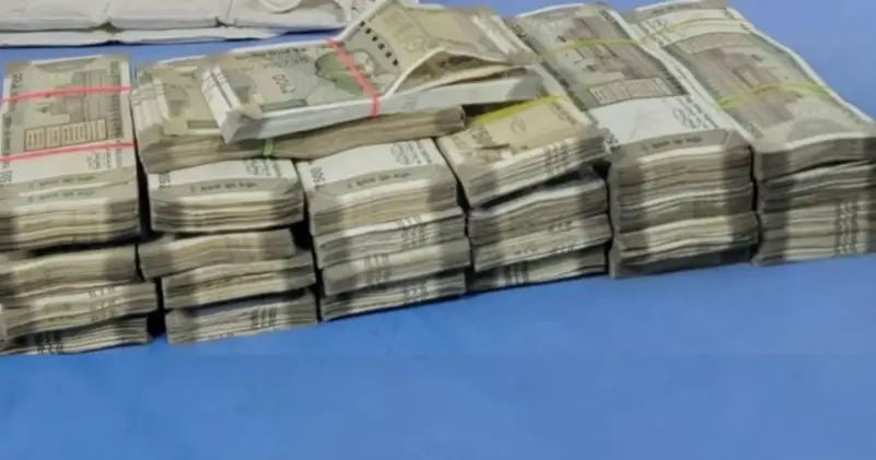 Around Rs 46 lakh recovered from car in Jharkhand