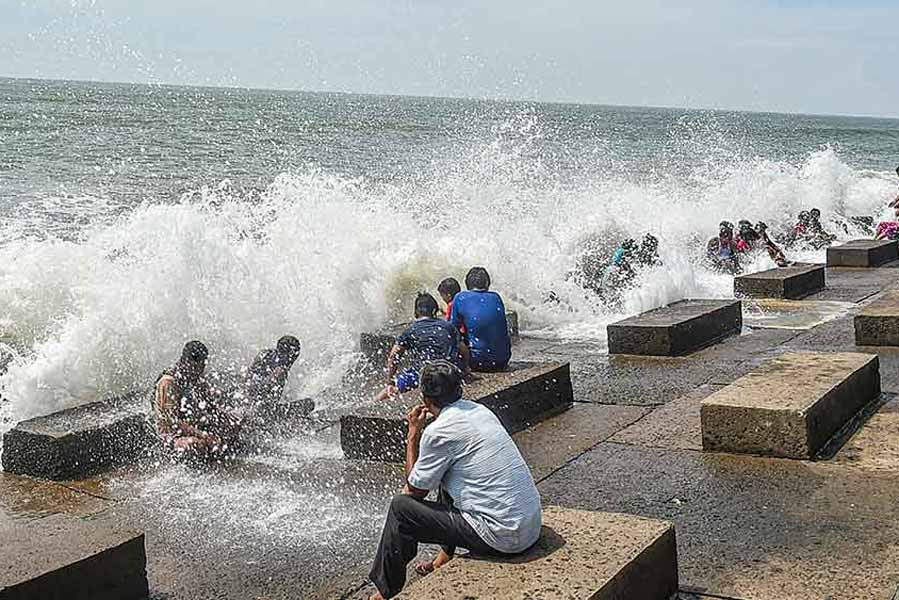 Danger of cyclone! Miking started on the coast of South 24 Parganas