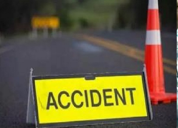 Three killed, 17 injured in road accident in Sambal!