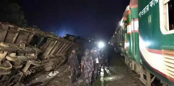 Buggy derailed in Ishwardi! Rail communication is completely closed with North Bengal