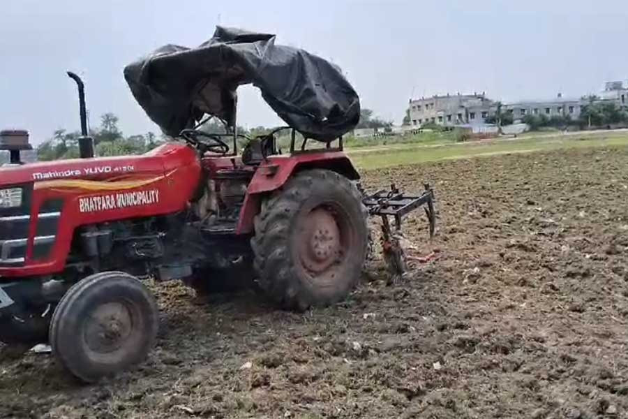 A tractor is running on the ground of Modi's meeting