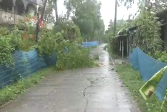 Cyclone Remal claimed another life, a tree fell in Namkhana