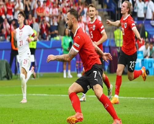 Austria keep hopes of last 16 alive with win over Poles