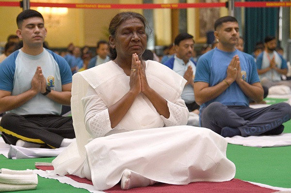 President Murmu perform Yoga