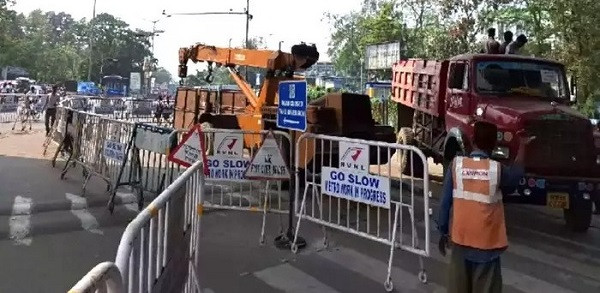 Traffic control on the road to Newtown